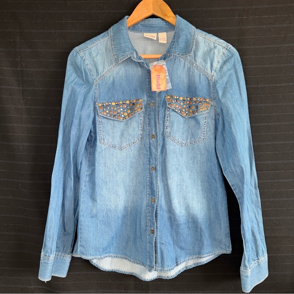 NWT Mudd Women's Denim Top Size S Light Wash Long Sleeve Button-Up Studded
